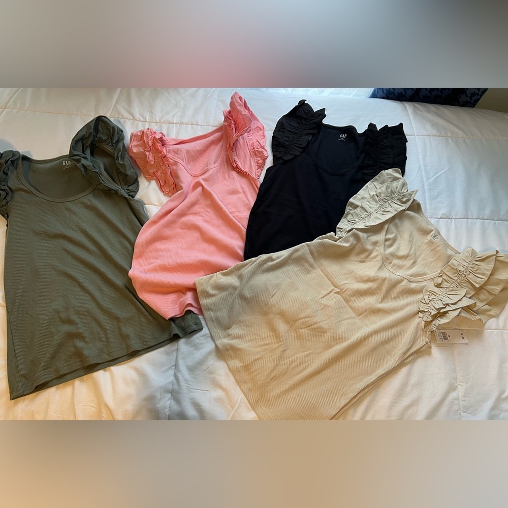 GAP Women’s Cotton Tank Top with Ruffles 2 NWT NEW & 2 barely worn =4 in set